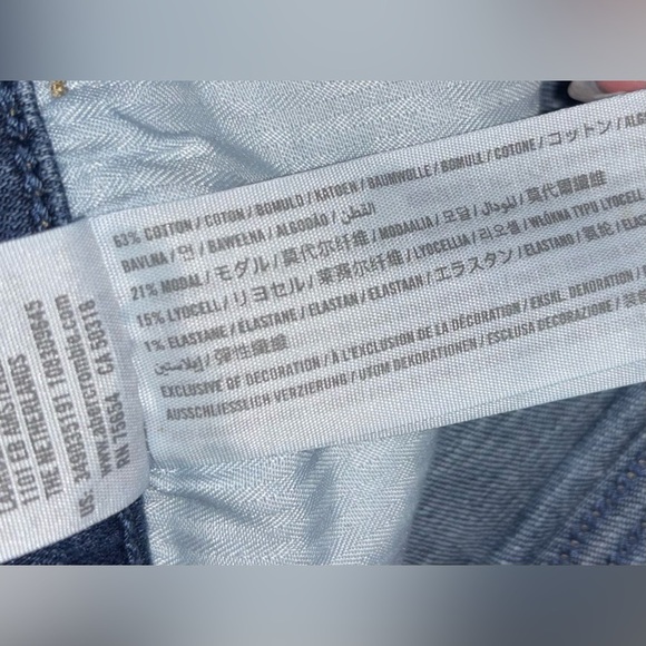 Hollister Low Rise Shorts Size 1 - Picture 4 of 9